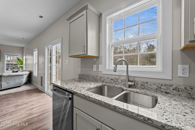 535 White Shoal Way, Sneads Ferry, NC 28460