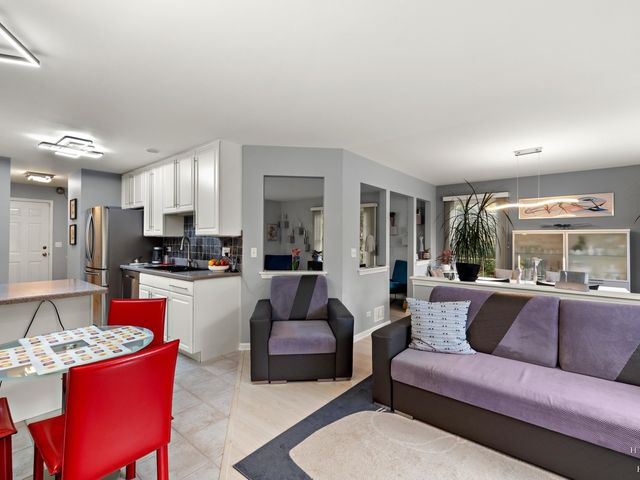 1024 N Earls Court, Palatine, IL 60067