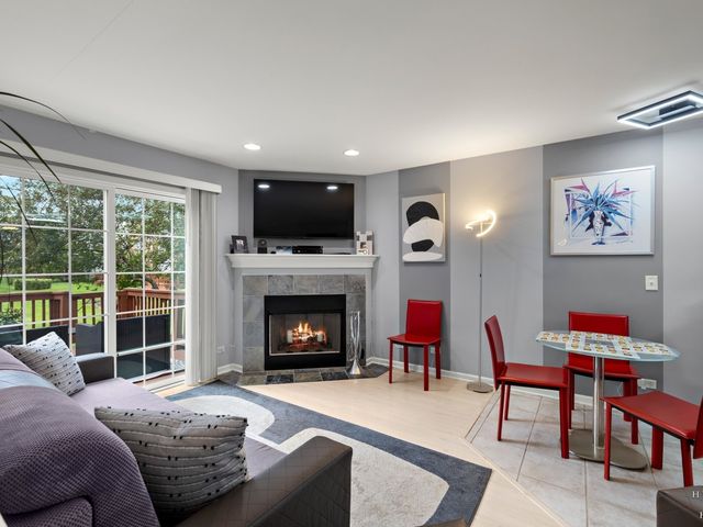 1024 N Earls Court, Palatine, IL 60067