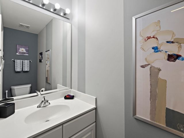 1024 N Earls Court, Palatine, IL 60067