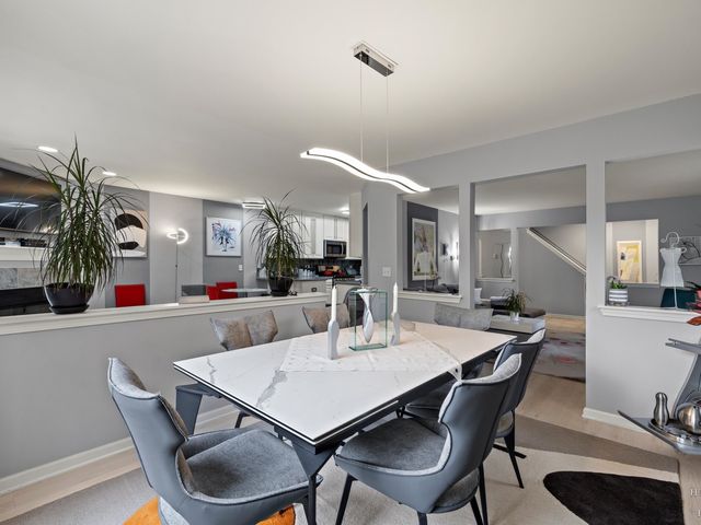 1024 N Earls Court, Palatine, IL 60067
