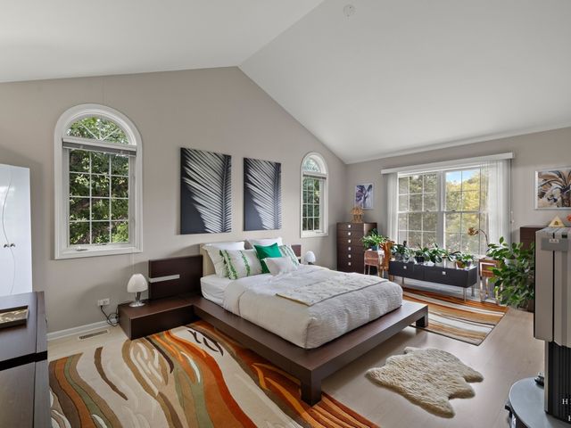 1024 N Earls Court, Palatine, IL 60067