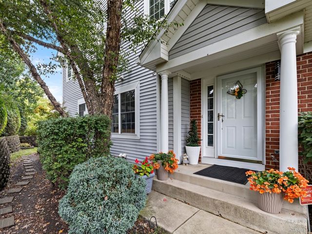 1024 N Earls Court, Palatine, IL 60067