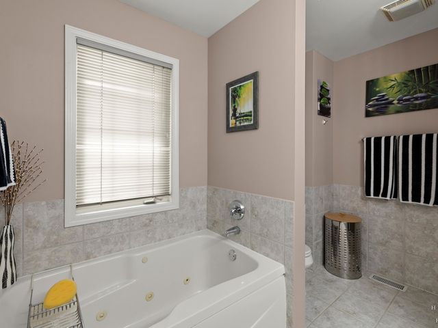 1024 N Earls Court, Palatine, IL 60067