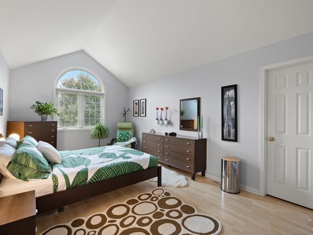 1024 N Earls Court, Palatine, IL 60067