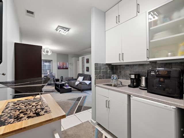 1024 N Earls Court, Palatine, IL 60067