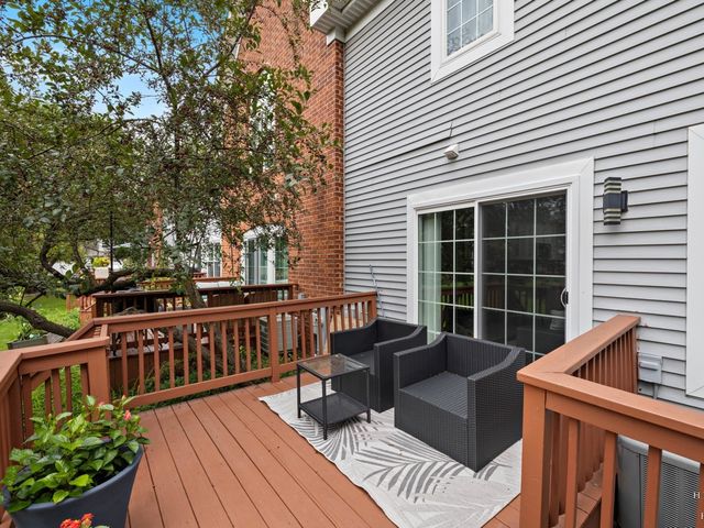 1024 N Earls Court, Palatine, IL 60067