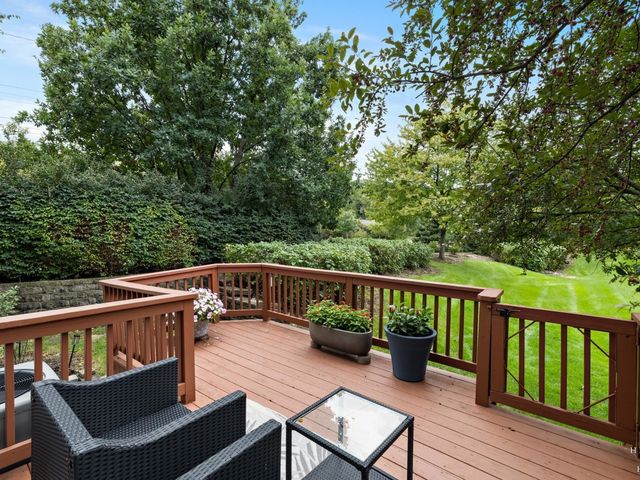 1024 N Earls Court, Palatine, IL 60067