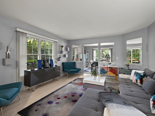 1024 N Earls Court, Palatine, IL 60067