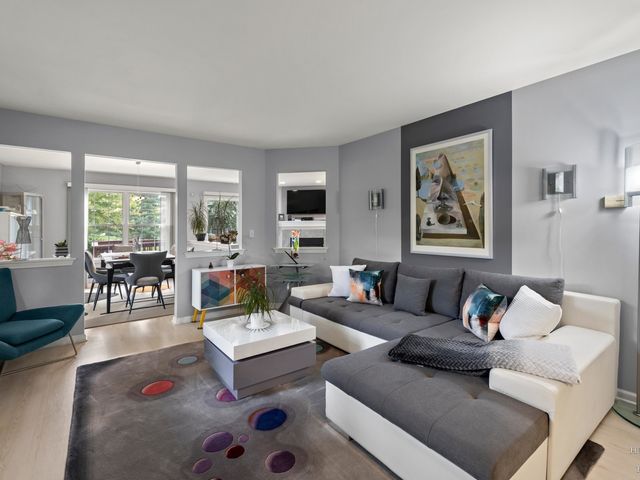 1024 N Earls Court, Palatine, IL 60067