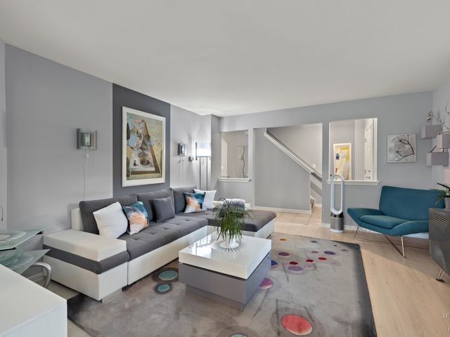 1024 N Earls Court, Palatine, IL 60067