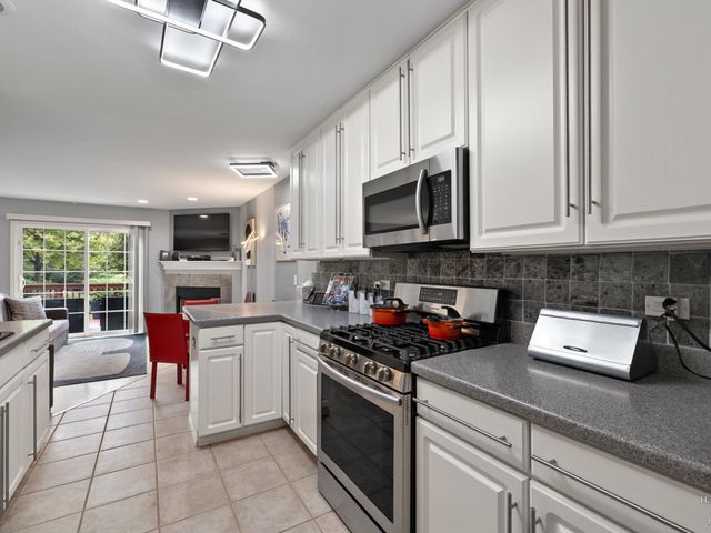 1024 N Earls Court, Palatine, IL 60067