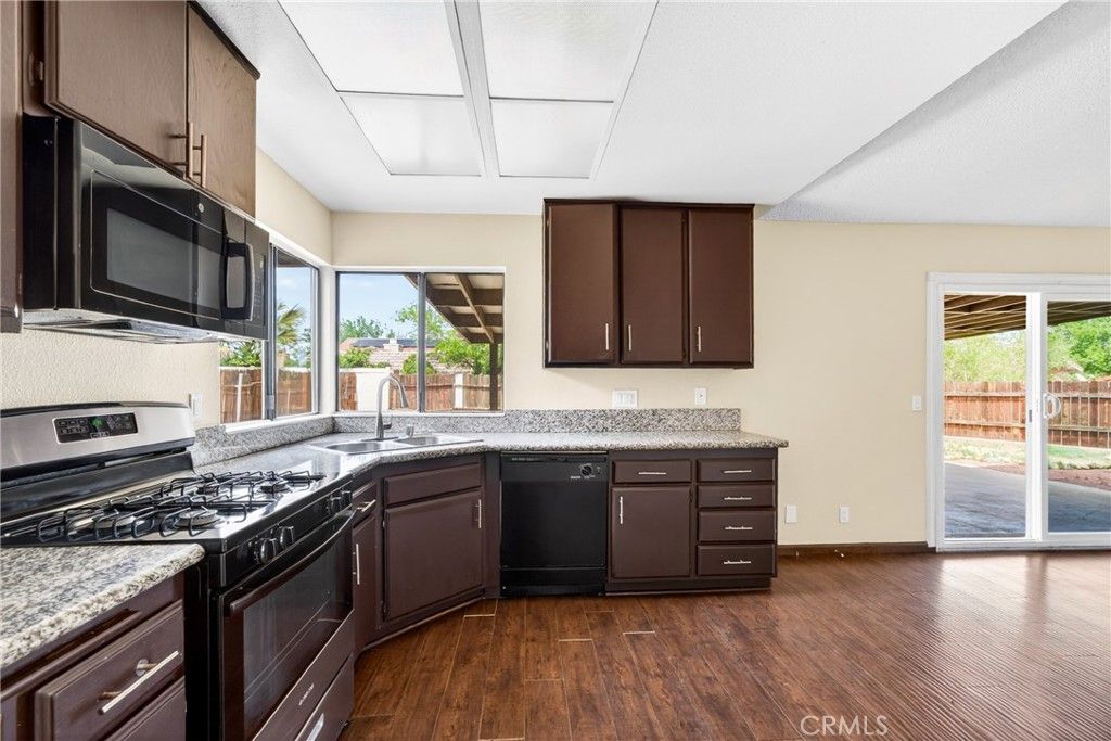 Image 24 of property listing at 1617 La Palma, Palmdale, CA 93550