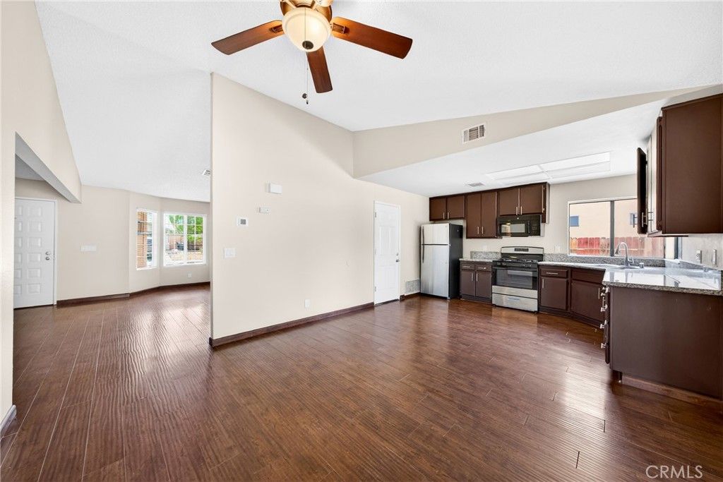 Image 26 of property listing at 1617 La Palma, Palmdale, CA 93550