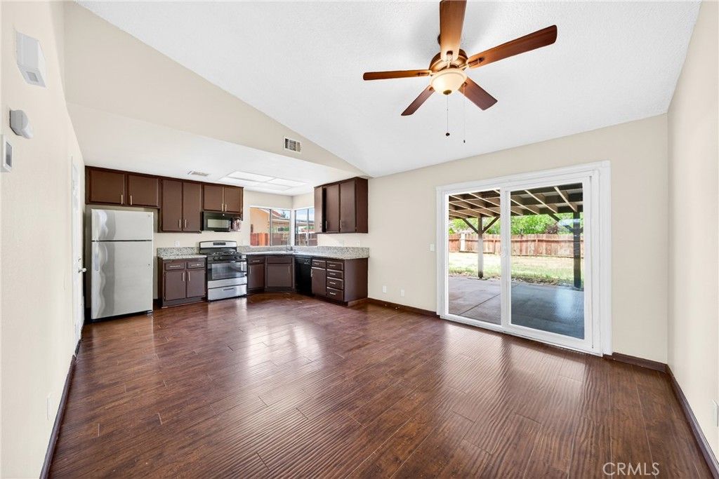 Image 28 of property listing at 1617 La Palma, Palmdale, CA 93550