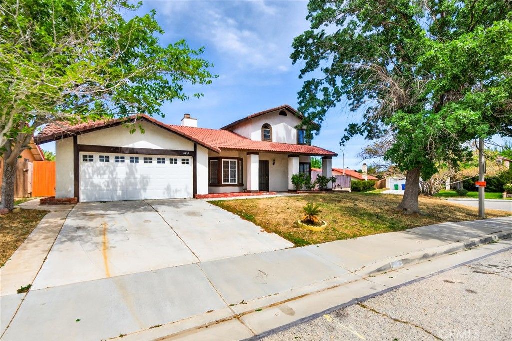 Image 3 of property listing at 1617 La Palma, Palmdale, CA 93550