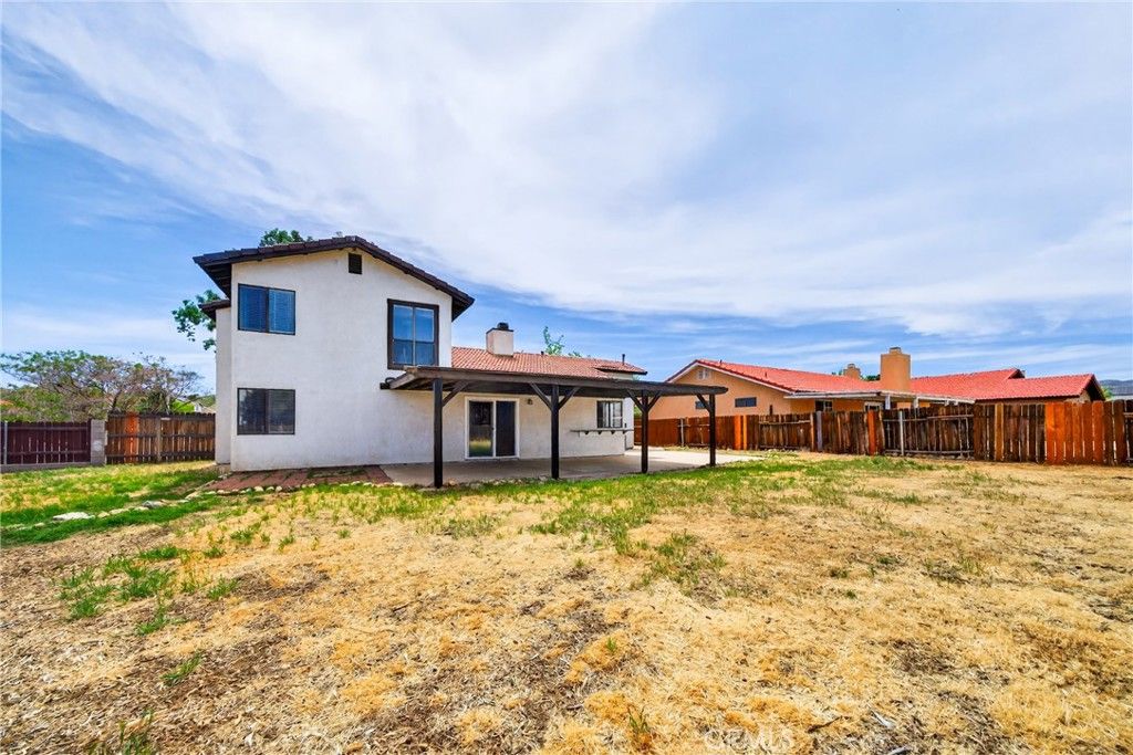 Image 8 of property listing at 1617 La Palma, Palmdale, CA 93550
