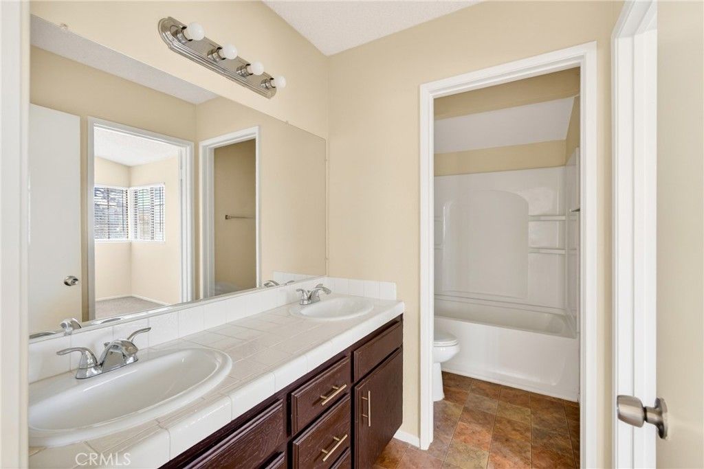 Image 9 of property listing at 1617 La Palma, Palmdale, CA 93550