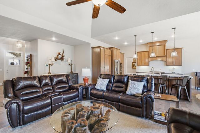 597 E Selby Drive, Nixa, MO 65714