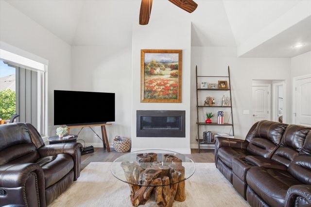 597 E Selby Drive, Nixa, MO 65714