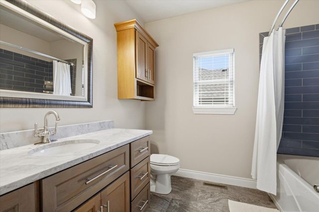 597 E Selby Drive, Nixa, MO 65714