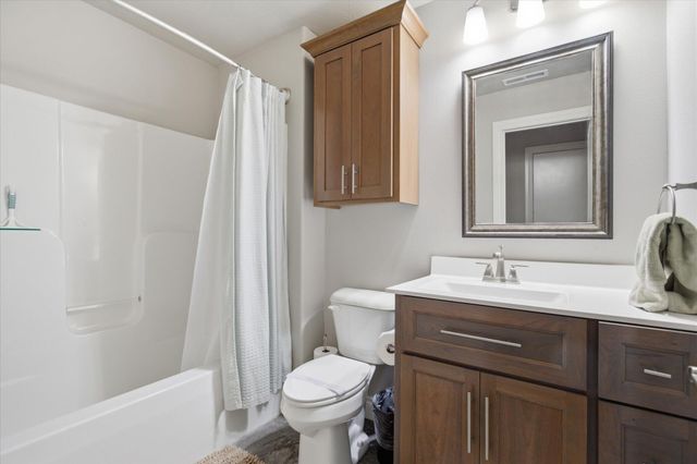 597 E Selby Drive, Nixa, MO 65714