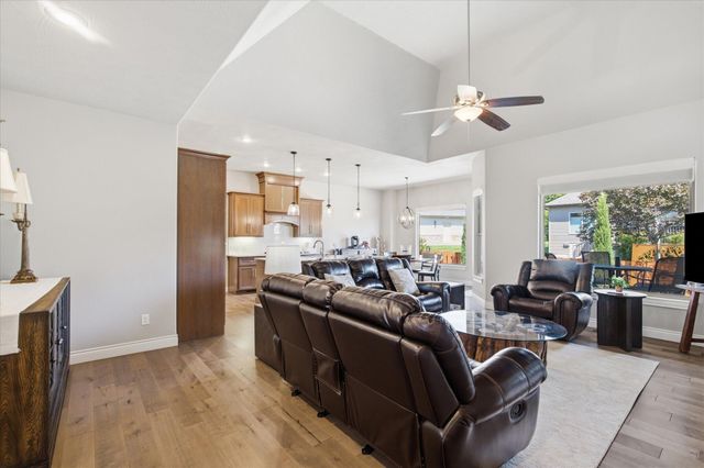 597 E Selby Drive, Nixa, MO 65714