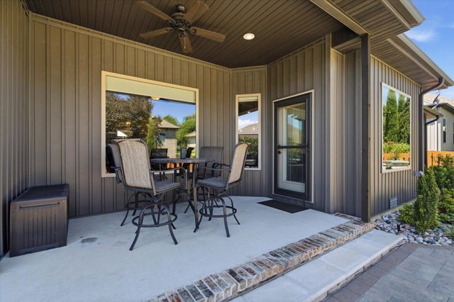 597 E Selby Drive, Nixa, MO 65714