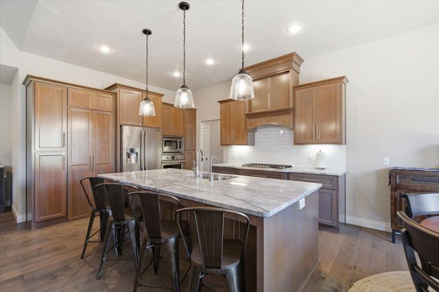 597 E Selby Drive, Nixa, MO 65714