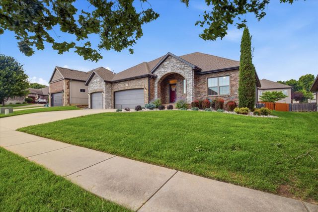 597 E Selby Drive, Nixa, MO 65714