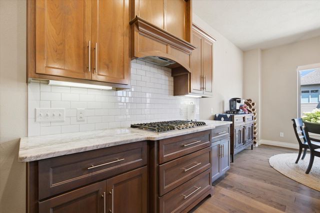 597 E Selby Drive, Nixa, MO 65714