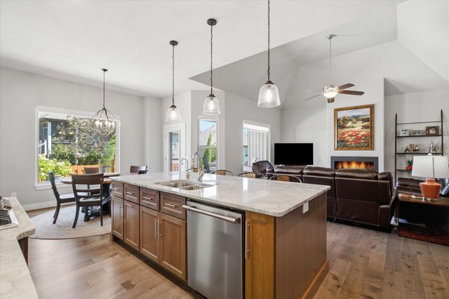 597 E Selby Drive, Nixa, MO 65714