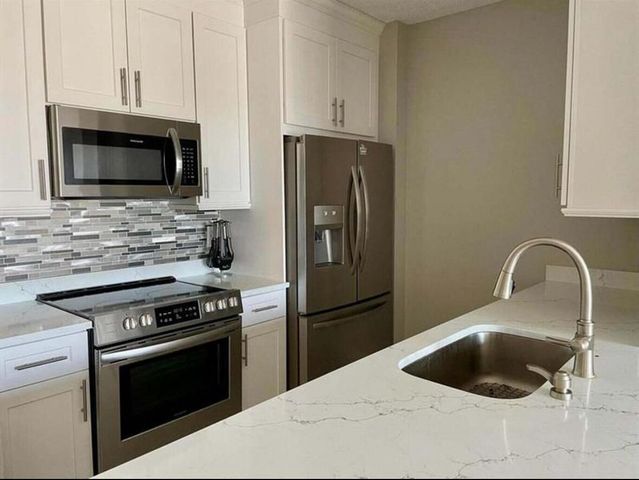 630 S Sapodilla Avenue 431, West Palm Beach, FL 33401