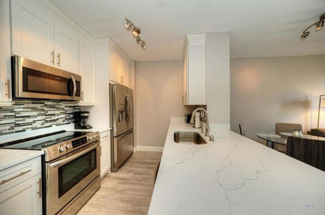 630 S Sapodilla Avenue 431, West Palm Beach, FL 33401