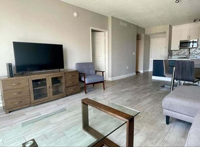 630 S Sapodilla Avenue 431, West Palm Beach, FL 33401