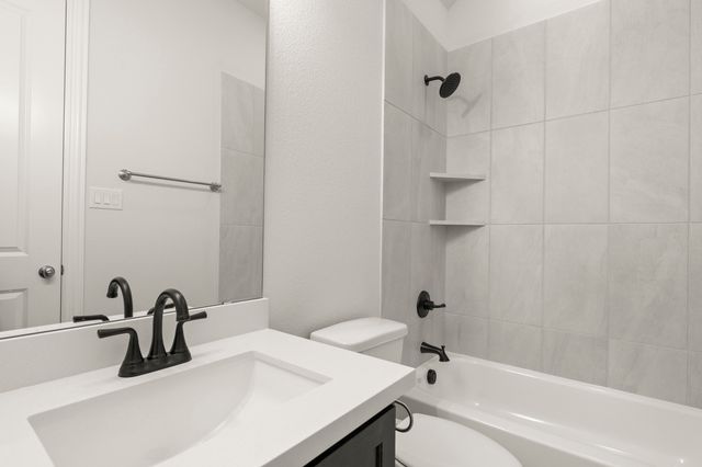 1320 Red Rock, Hewitt, TX 76643