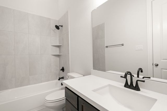 1320 Red Rock, Hewitt, TX 76643