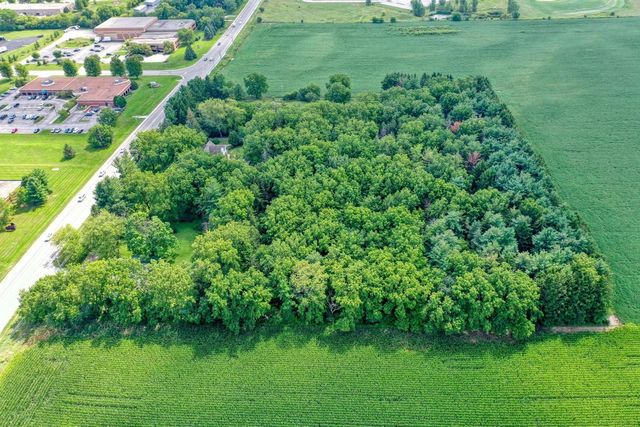 2831 HIGHWAY 83, Hartland, WI 53029