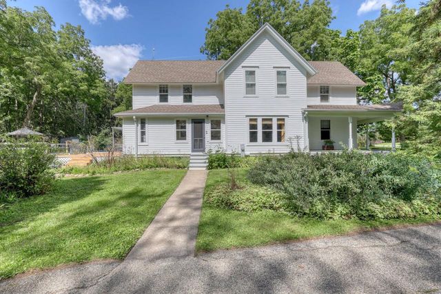 2831 HIGHWAY 83, Hartland, WI 53029