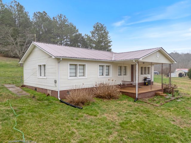121 Deer Ck Rd, Mc Ewen, TN 37101