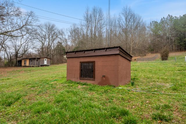121 Deer Ck Rd, Mc Ewen, TN 37101
