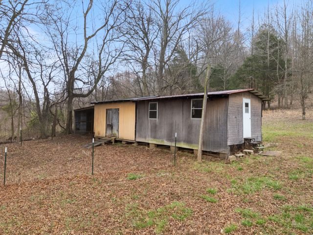 121 Deer Ck Rd, Mc Ewen, TN 37101