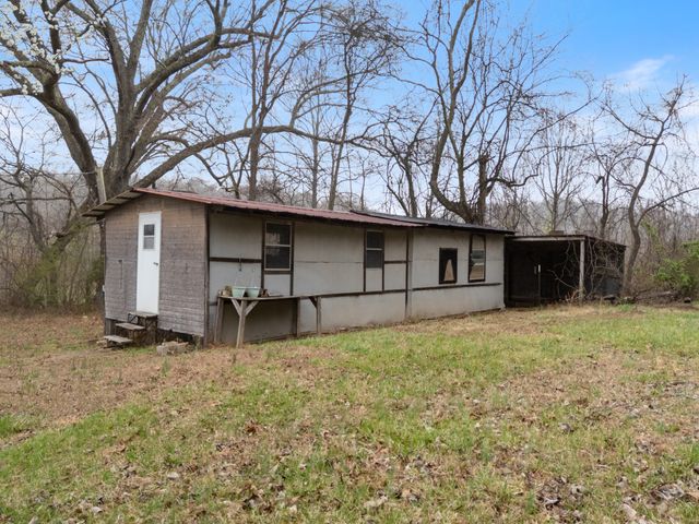 121 Deer Ck Rd, Mc Ewen, TN 37101