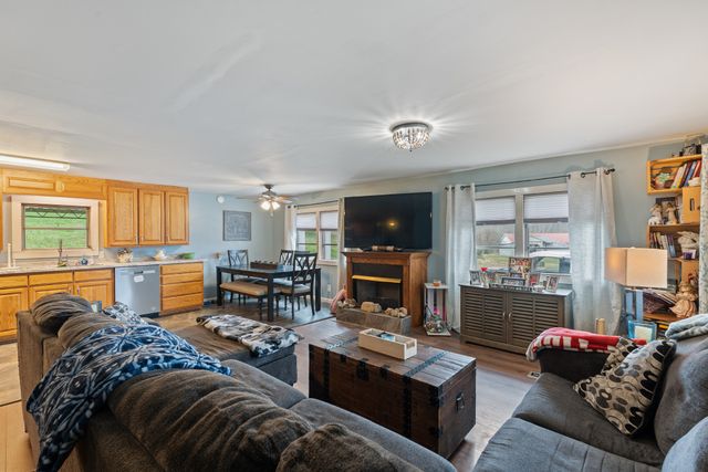 121 Deer Ck Rd, Mc Ewen, TN 37101