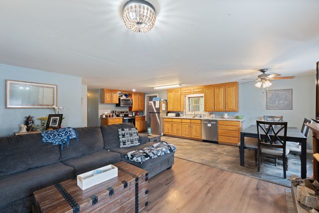 121 Deer Ck Rd, Mc Ewen, TN 37101