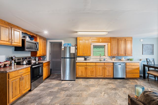 121 Deer Ck Rd, Mc Ewen, TN 37101