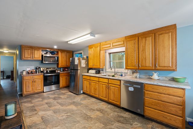 121 Deer Ck Rd, Mc Ewen, TN 37101