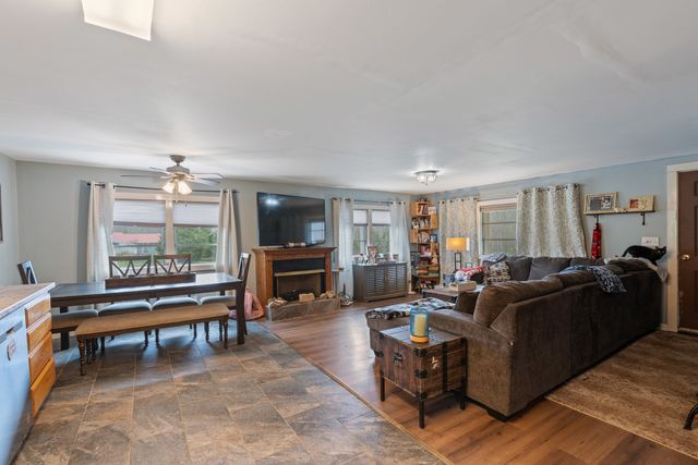 121 Deer Ck Rd, Mc Ewen, TN 37101