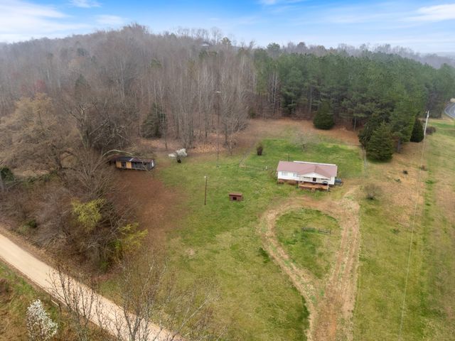 121 Deer Ck Rd, Mc Ewen, TN 37101