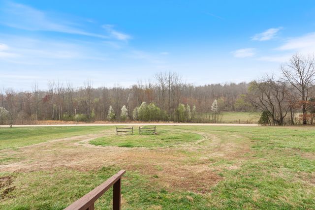 121 Deer Ck Rd, Mc Ewen, TN 37101